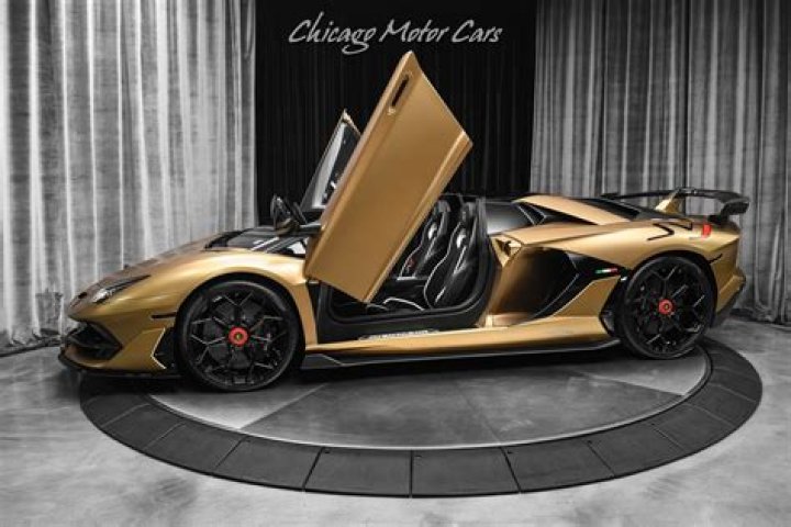 How much CC is Lamborghini Aventador